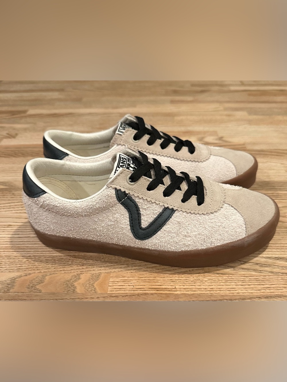 Vans Sport Low Shoes,suede uppers, a retro 'V' side stripe, W size 8
